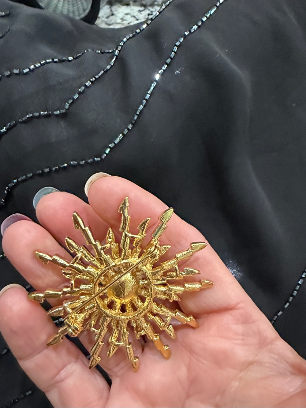 Gold Sunburst Pearl Center Brooch - Women's Jewelry - Picture 2 of 3